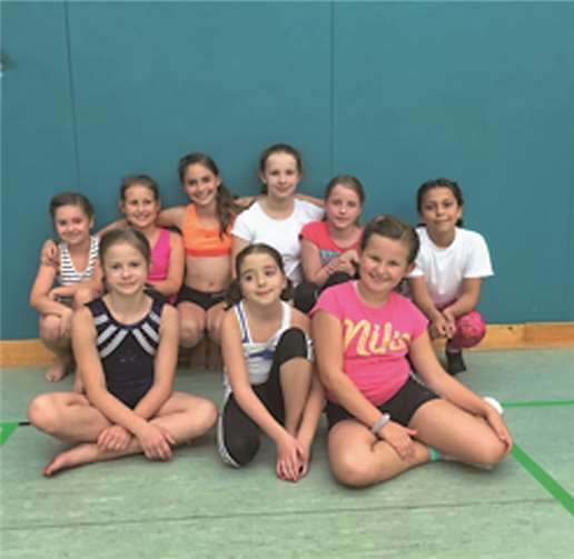 Die Mädchenturngruppe des TV 06 Bad Neuenahr trat in den Disziplinen Boden, Sprung und Schwebebalken an. privat