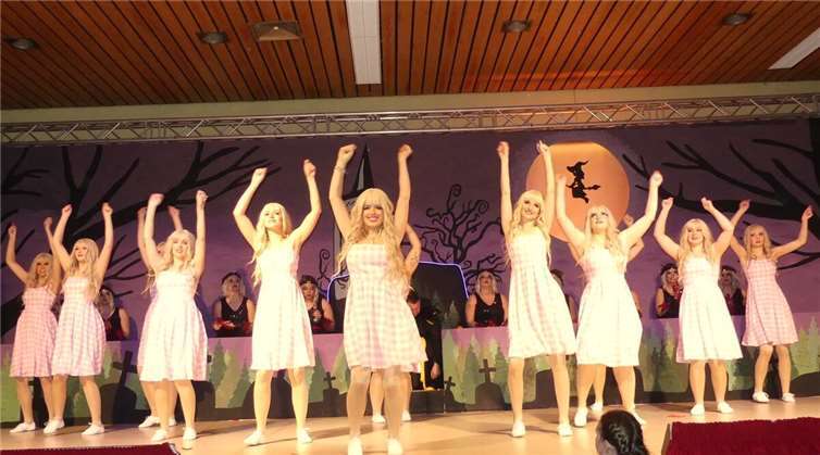 Die Mädels der Showtanzgruppe Rhythmusrebellen begeisterten unter anderem mit einem tollen Barbie-Tanzvergnügen.  Fotos: TE
