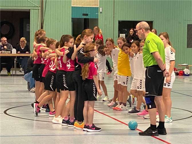 Die Mädels der wE-Jugend bestritten ihr erstes Saisonspiel gegen den TV Engers.Foto: privat