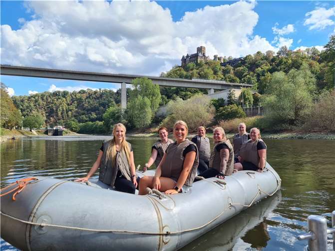 Die Mädels des NCV-Showballetts machten mit bei der 46. Schlauchbootregatta (v.l.) Sophie Lambertin Maren Kloczeck, Sira Schäffer, Marisa Dehe, Tara Hansen, Maria Lambertin und Julia Gras.