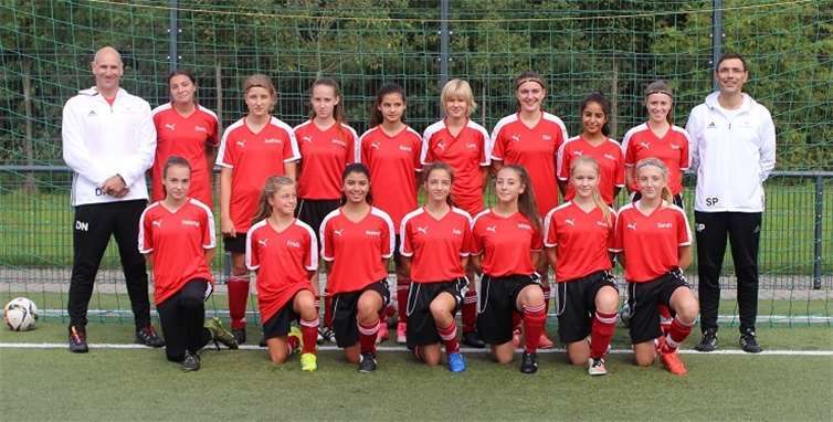 Die Mädels des SV Rot-Weiß Merl haben den Aufstieg in die Mittelrheinliga perfekt gemacht.privat