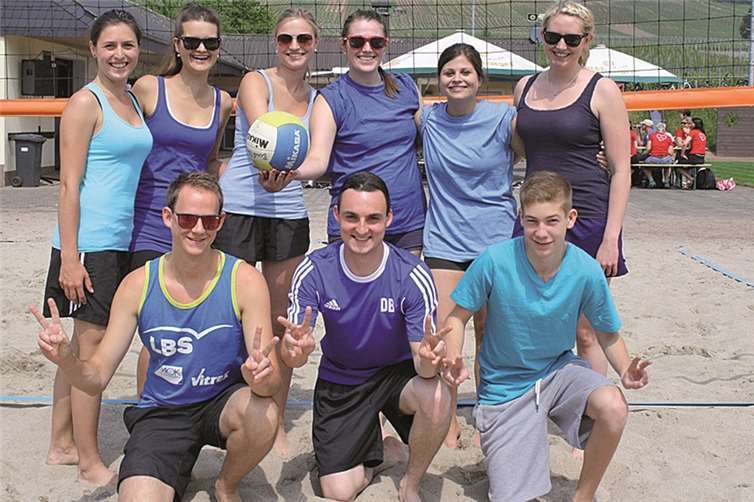 Die Mädels vom Team „Gewinner der Herzen“ machten es den Herren von „Scatclub Seesschmea“ nicht leicht das Feld als Sieger zu verlassen.