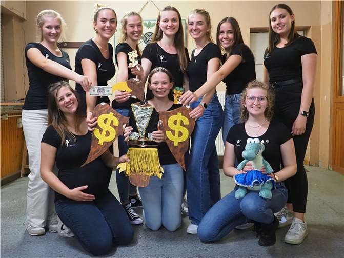 Die Mädels von Blue Velvet nach ihrem Schießwettbewerb.  Foto: Wolfgang Seidenfuß