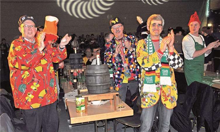 Die Männer in der großen „Rheinhöhnerhall“ waren wieder einmal außer Rand und Band. AB