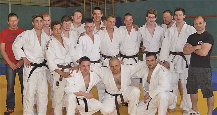 Die Männermannschaft des JC Hennef/Linz. privat