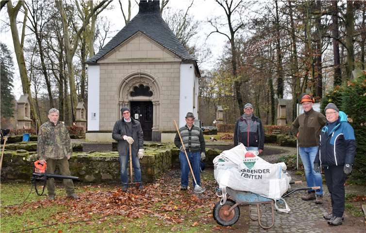 Die Männertruppe im Einsatz an der Waldkapelle (v.l.): Herbert Zimmermann, Karl Steiger, Christian Esser, Rainer Perschel, Gregor Zörn, Hans Josef Assenmacher. Foto: Eich