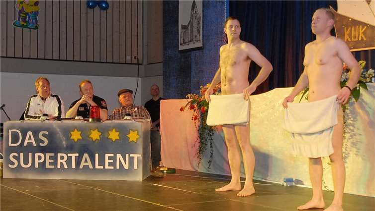 Die „Mäschder Chippendales“ waren die eindeutigenGewinner des Superstar-Wettbewerbs. Diesen Sketch hattensich die Mitglieder des Elferrats ausgedacht.