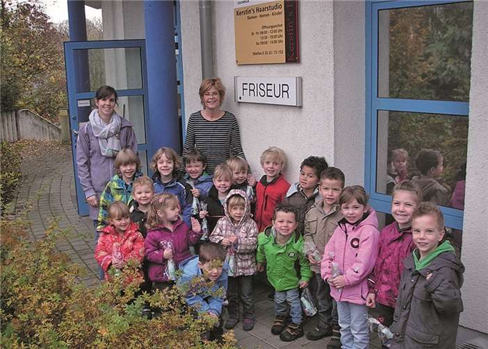 Die Mäusegruppe beim interessanten Friseurbesuch. privat