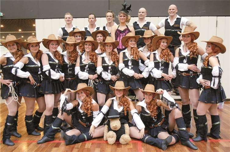 Die „Magic Dancers“ freuen sich über den Titel „Nordrhein-Westfalen-Meister 2013“.privat