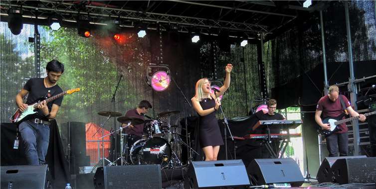 Die Mainzer Band „Lilli Rubin“ stellte sich mit Deutsch-Pop dem Lahnsteiner Publikum vor.BSB