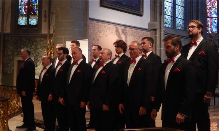 Die Mainzer Hofsänger begeisterten das Publikum in der St. Laurentius Kirche. Fotos: RU