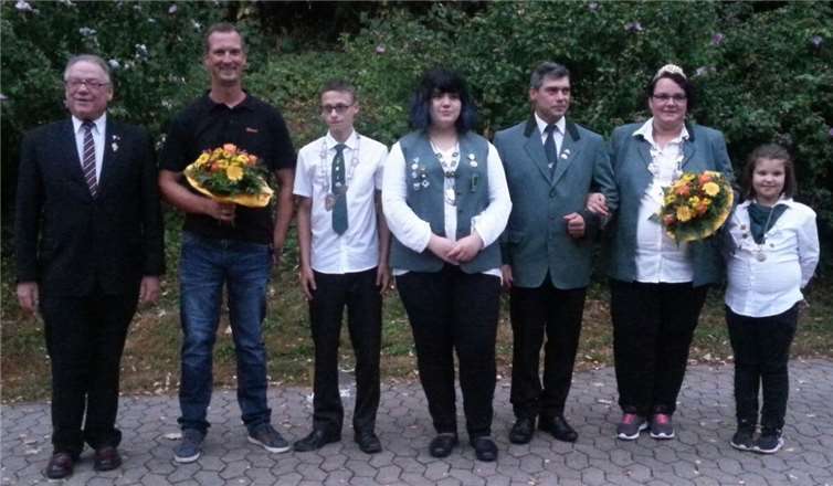 Die Majestäten 2016/2017 mit Präses Pastor Thomas Gerber. privat