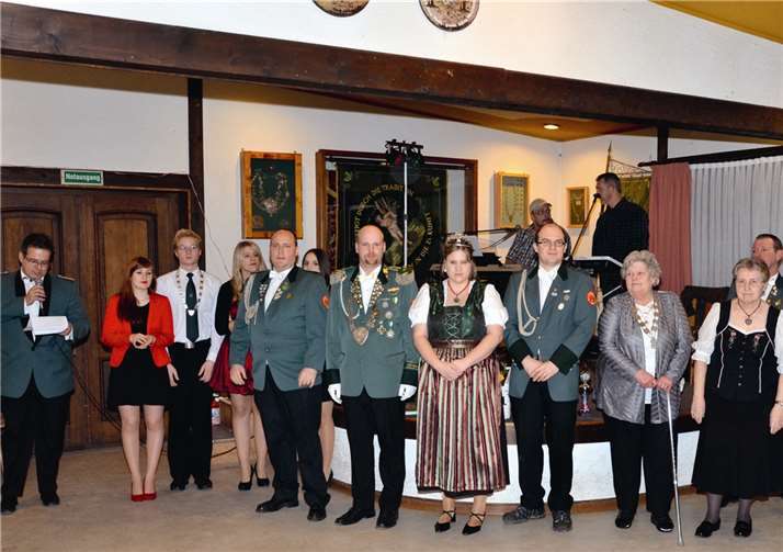 Die Majestäten der Schützengesellschaft Pfaffendorf 1898 wurden mit tosendem Applaus von den zahlreichen Gästen empfangen.W. Bielski