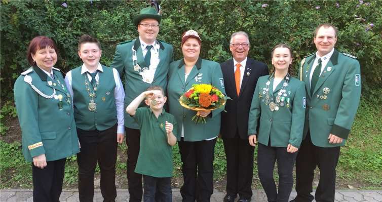 Die Majestäten der St. Sebastianus Schützenbruderschaft freuen sich auf viele Gäste beim Königsball.  privat