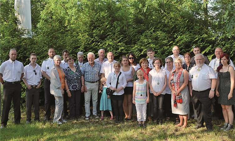 Die Majestäten der St. Sebastianus Schutzenbruderschaft Ersdorf-]Altendorf mit den Gewinnern.privat