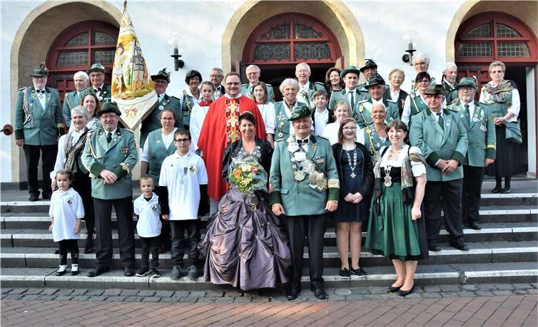 Die Majestäten mit Präses Bernhard Dobelke.EICH