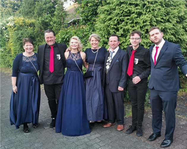 Die Majestäten und ihr Ehrengefolge standen im Mittelpunkt der Kirmes.  Foto: privat