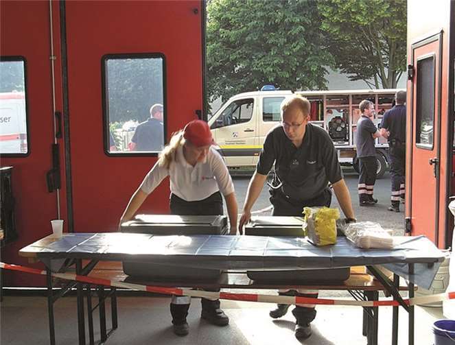 Die Malteser sorgten mit warmen Mahlzeiten und Getränken für die Einsatzkräfte von Feuerwehr und Technischem Hilfswerk. privat