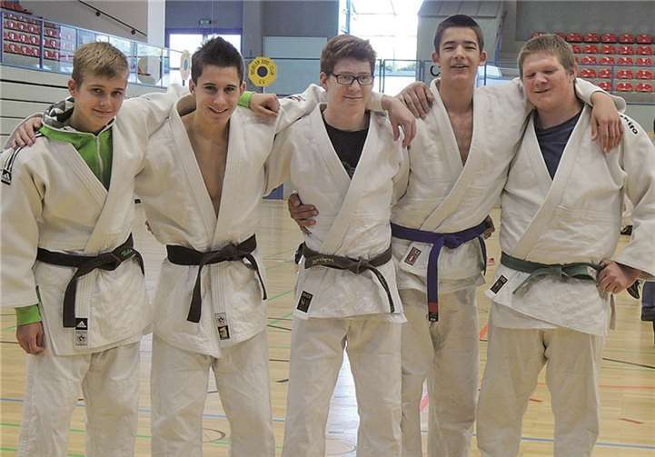 Die Mannschaft U-18: v.li. Marcel Weinhold ,Sebastian Winzer, Tobias Paszkiet ,Julian Patt und Nils Weberbauer. privat