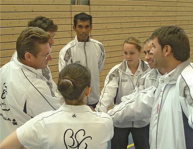 Die Mannschaft bei der Einstimmung auf die Begegnung. privat