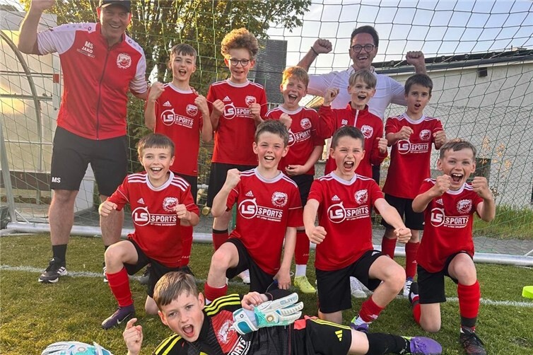 Die Mannschaft der E1 nach dem erfolgreichen Spiel.