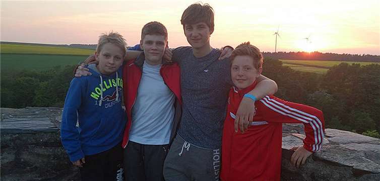 Die Mannschaft der OG Remagen auf der Burg in Kastellaun. Von links: Nils Mündelein, Bastian Müller, Pascal Pörner und Jan Muth. privat