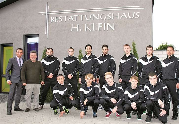 Die Mannschaft der RG Hürth/Rheinbach präsentiert sich mit neuen Trainingsanzügen.privat