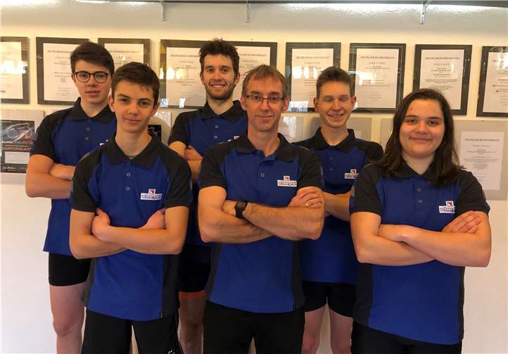 Die Mannschaft der RG Treis- Karden mit der Leistungs- AG des „KuBa“- Gymnasiums Münstermaifeld: (v.l.n.r.) Christian Ilgen (Gold), Felix Bischof, Tim Bier, Weltmeister und erster Vorsitzender Klaus Bischof (Bronze und Alterklassen- Weltrekord), Simon Haible (Gold) und Maren Maur ließ mit ihren Leistungen wieder aufhorchen.Foto: Privat