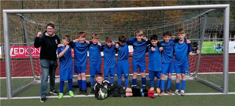 Die Mannschaft der Realschule plus Cochem schaffte mit dem Sieg im Siebenmeterschießen die Qualifikation für den Regionalentscheid am 16. Mai in Trier. Quelle: Realschule plus Cochem