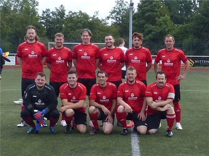 Die Mannschaft der SG Niederzissen/Wehr vor dem Spiel gegen Bachem/Walporzheim. Foto: privat