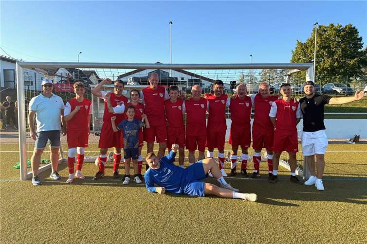 Bad Hönninger Verwaltung gewinnt Public-Service-Cup 2025 Die Mannschaft der VGV Bad Hönningen ging als glücklicher Sieger aus der 3. Auflage des Public-Service-Cup hervor.Foto: Sylwia Holetzek
