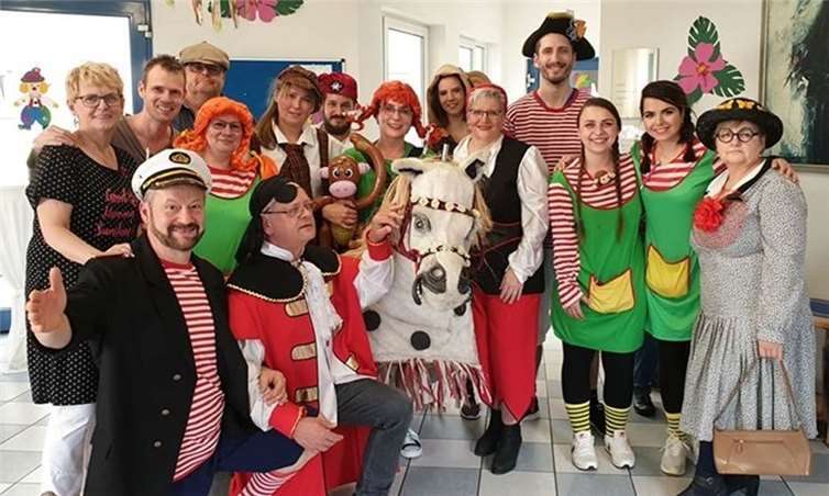 Die Mannschaft der Villa Kunterbunt feierte ein fröhliches Karnevalsfest. Fotos: privat