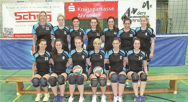 Die Mannschaft der Volleyballabteilung des TuWi Adenau: (h.): Trixi Kalcik, Ines Larscheid, Ellen Bratke, Helen Knechtges, Melissa Uslu, Eva Cläsgens, Sarah Hoffmann, (v.): Claudia Holst, Maike Zimmermann, Kathrin Theisen, Annika Holst, Julia Weber, Sarah Koll.privat