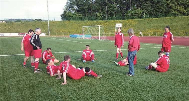 Die Mannschaft der alten Herren des VfR Niederfell holte sich den ersten Sieg im Jahr 2015 ab.privat