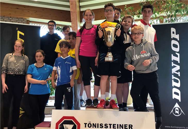 Die Mannschaft des FSV Trier-Tarforst bei der Siegerehrung.