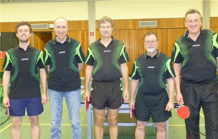 Die Mannschaft des TV Rheinbach möchte den sofortigen Wiederaufstieg (von links): Thorben Beyerstedt, Thomas Minrath, Martin Hestermann, Ralf Beyerstedt und Volker Löwer. Es fehlt Sergej Nekrasov.Foto: privat