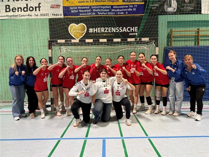 Die Mannschaft feiert den verdienten Erfolg.  Foto: privat