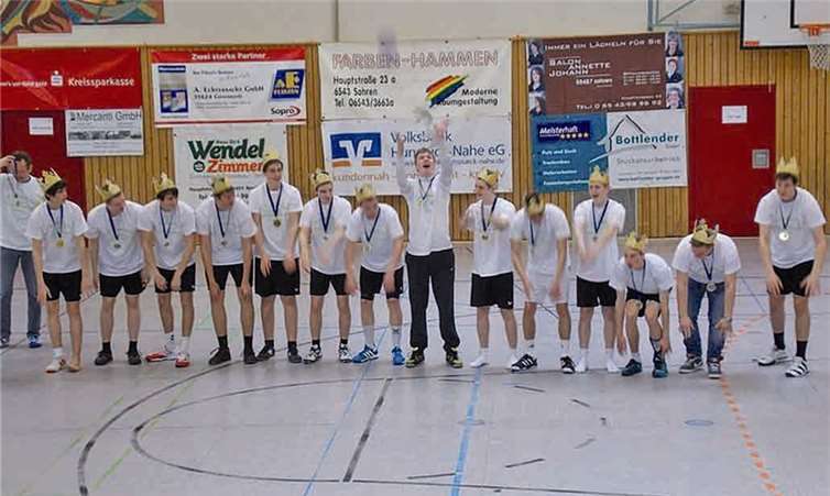 Die Mannschaft feiert ihren Finalerfolg. privat