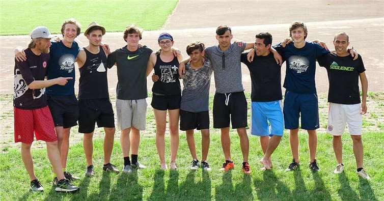 Die Mannschaft freut sich über den 7. Platz unter 16 Teilnehmern.