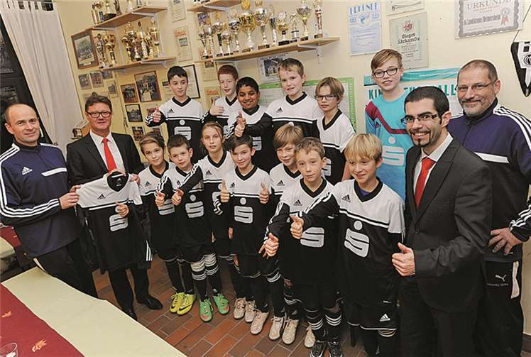 Die Mannschaft freute sich sehr über die neuen Trikots. Privat