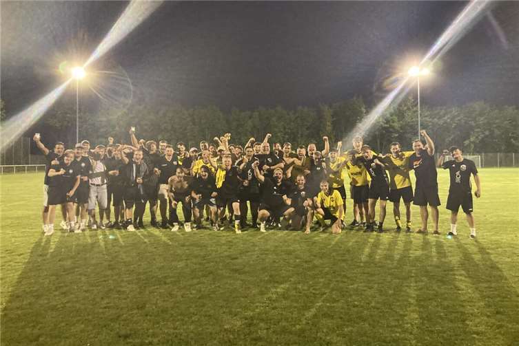 Die Mannschaft hat sich diese drei Punkte redlich verdient. Foto: SG Vinxtbachtal-Brohl