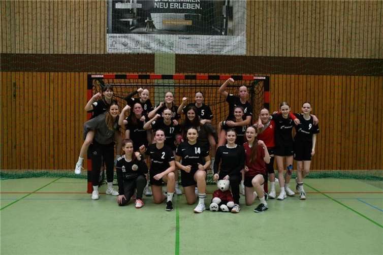 Die Mannschaft hat zum Abschluss der Saison wieder mal gezeigt, dass sie sich über die letzten Jahre zu einem tollen Team zusammengefunden hat und auch in Zukunft noch weitere Erfolge gemeinsam feiern möchte. Quelle:JSG Welling/Bassenheim