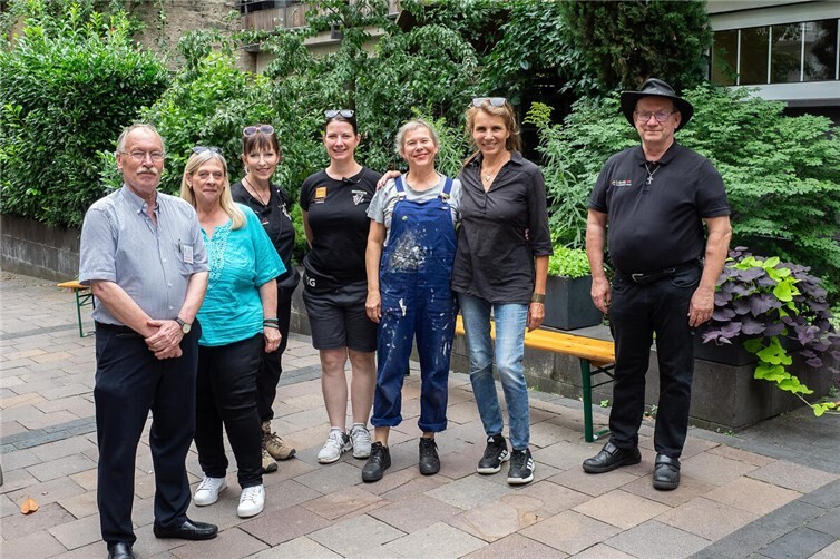 Die Mannschaft im Brunnenhof