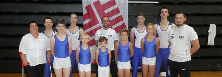 Die Mannschaft im jahrgangsoffenen Wettkampf konnte sich problemlos qualifizieren. Mit von der Partie Vereinskampfrichterin Monika Otto, sowie das Trainiergespann Daniel Wagenleitner und Ralf Schlich.Foto: R. Schlich