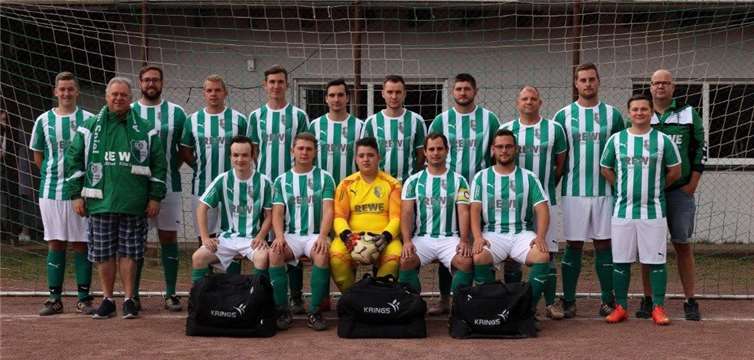 Die Mannschaft in den neuen Trikots. Foto: privat