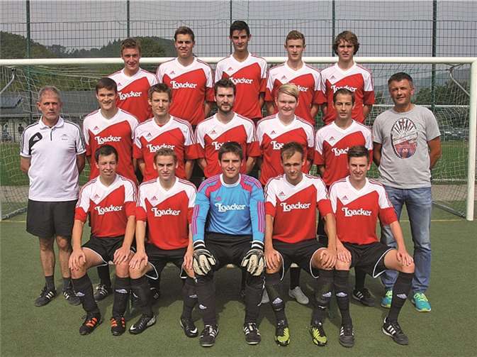 Die Mannschaft in ihren neuen Trikots.  Privat