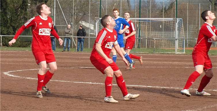 Die Mannschaft kämpfte, um die Tabelenführung halten zu können, aber die Tore vielen erst in den letzten zehn Minuten. privat