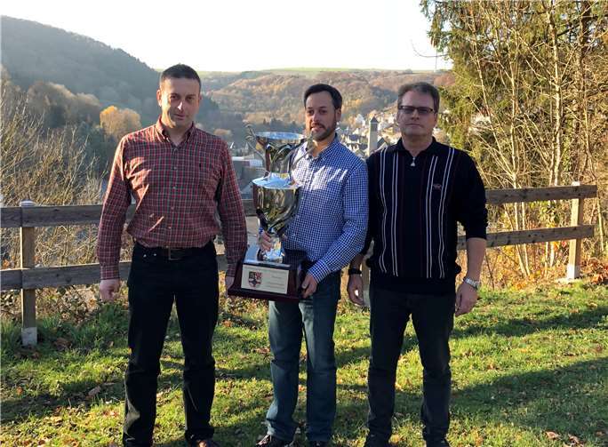 Die Mannschaft mit Carlo Rausch, Frank Krayer und Mike Vogel errangen den ersten Platz in der Mannschaftswertung.privat