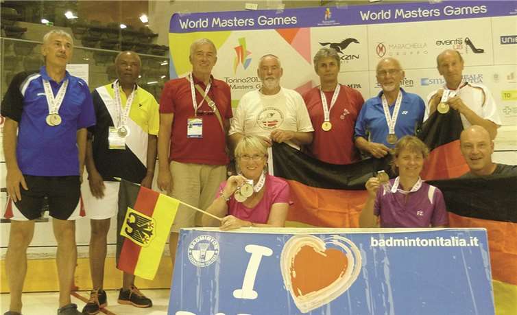 Die Mannschaft mit einem Teil der Medaillen.Privat