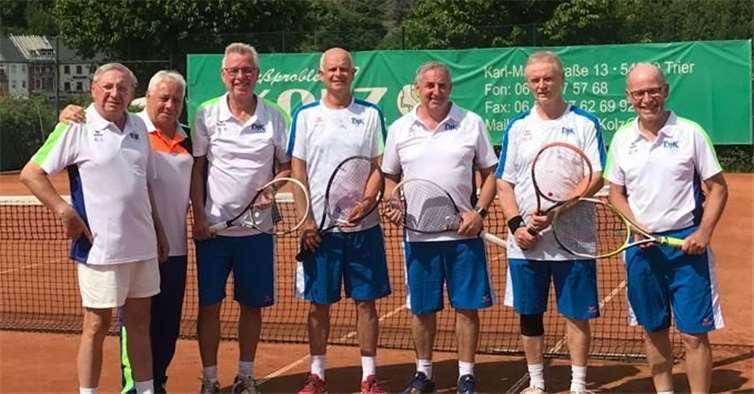 Die Mannschaft nach dem Sieg in Saarburg und dem Aufstieg (v.l.): Karl Liebl, Ottmar Pinter, Walter Biesenthal, Werner Schweitzer, Heinz Ternes, Manfred Fischer und Georg Hollmann.Foto: privat